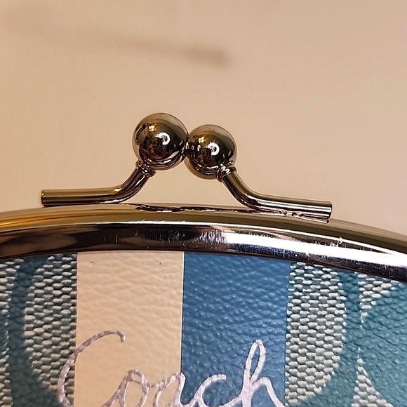 Coach Kisslock Wallet - Picture 9 of 10